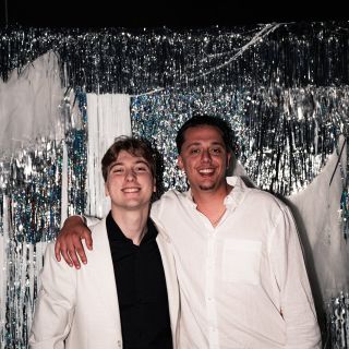 Loading...