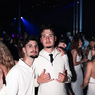 Loading...